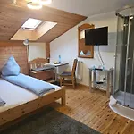 Gaestehaus Zum Giggerer Apartmán *