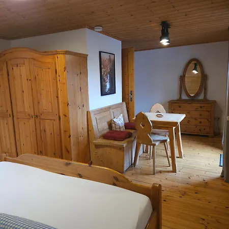 Gaestehaus Zum Giggerer Apartmán *